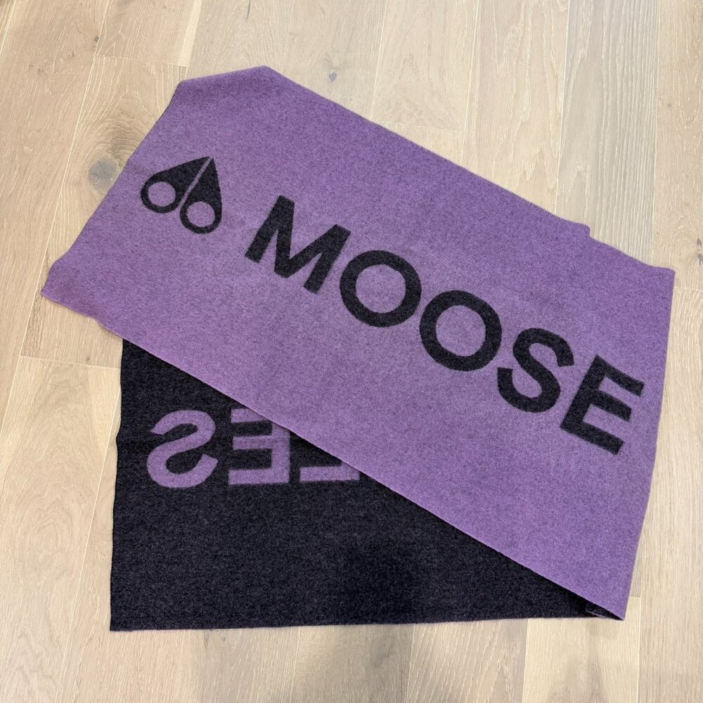 BNWT Moose Knuckles Cashmere Logo Scarf in Arctic Violet/Black